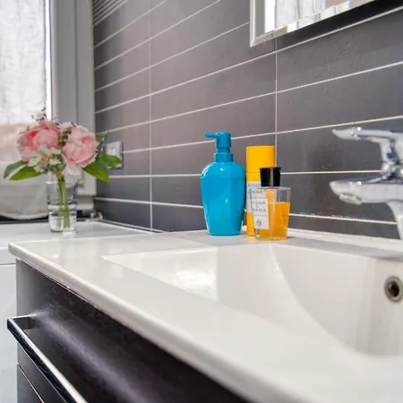 Apartment Caseospitali - Serendipity, Moderno Bilocale Con Balcone In Complesso Residenziale *